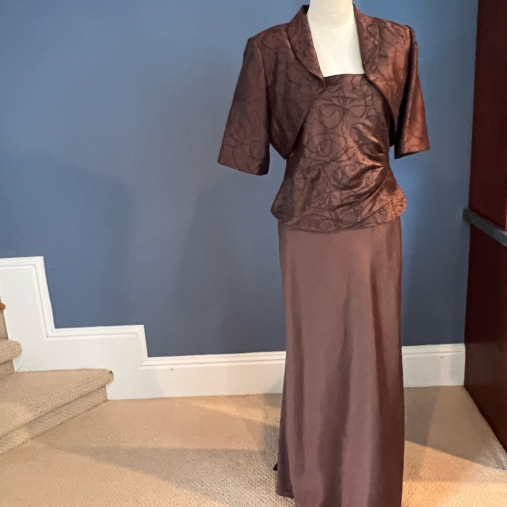 2 piece Floor Length Chocolate Brown Evening Dress, by Jessica Howard Size 10